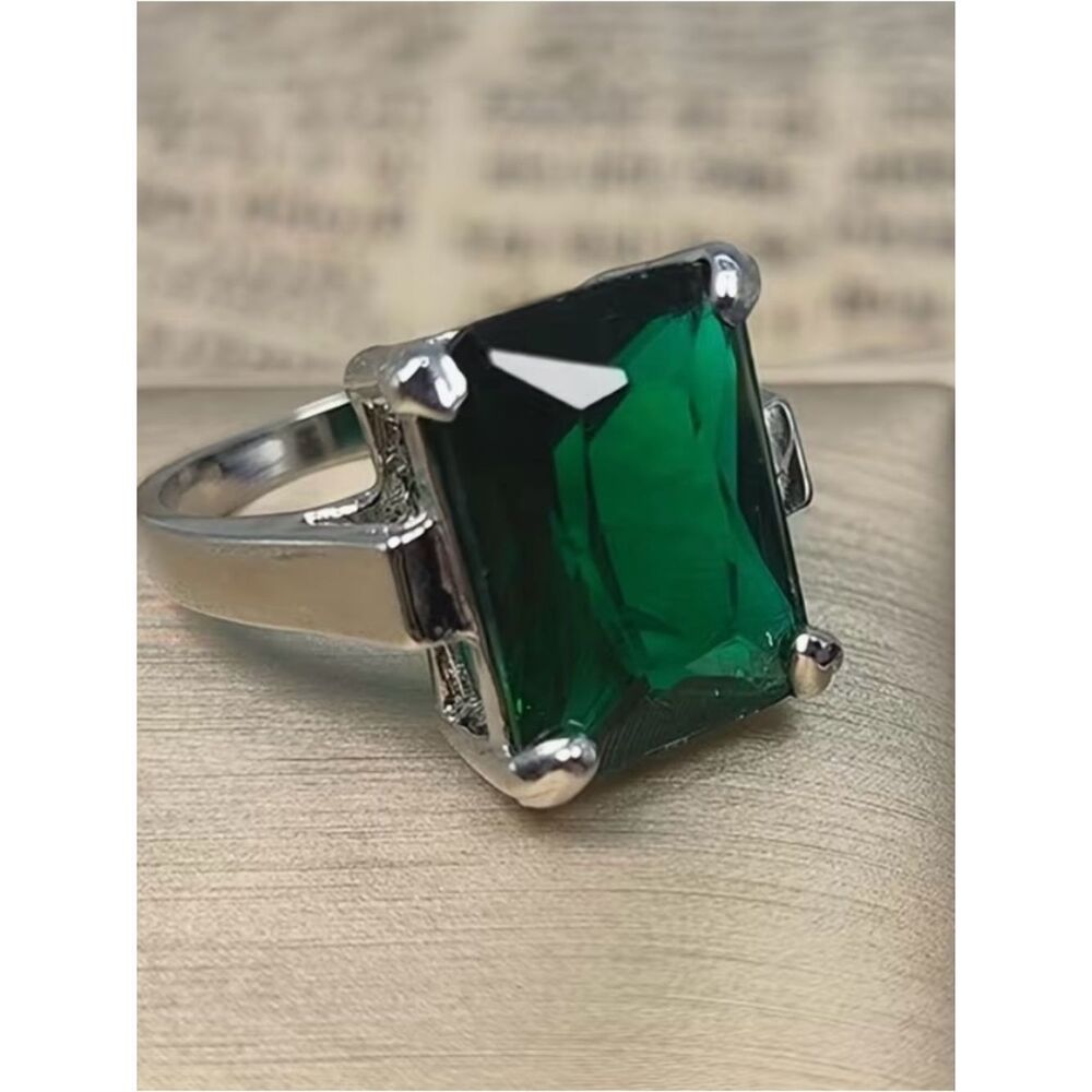 💚 Emerald Green 5 Carat Square-Cut Crystal & Silver Ring 💚